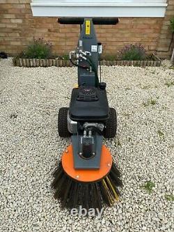 Cubb weed brush/ sweeper, paving and block driveway demosser -great condition