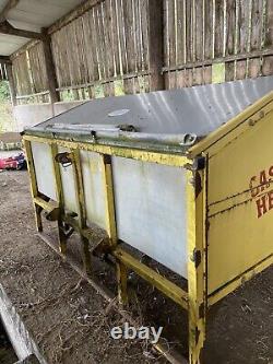 IAE Cattle Calf Creep Feeder HEAVY DUTY Used in Very Good Condition