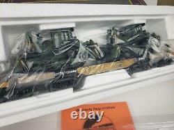 NEW MTH PREMIER 20-98378 47' TTX HEAVY DUTY FLAT CAR With 2 D8R MILITARY TRACTORS