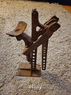 Ancien cric de train en fonte à cliquet pour tracteur 10 tonnes 1911 de service intensif.