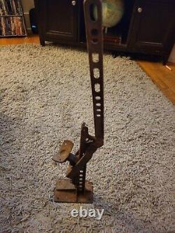 Ancien cric de train en fonte à cliquet pour tracteur 10 tonnes 1911 de service intensif.