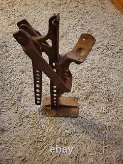 Ancien cric de train en fonte à cliquet pour tracteur 10 tonnes 1911 de service intensif.