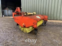 Balayeuse de route montée sur tracteur