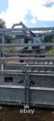 Bâtiment de contention pour bétail Bateman robuste. Entièrement galvanisé. Neuf jamais utilisé.