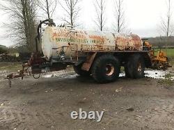 Camion-citerne De Boue Avec L’injecteur De Joskin