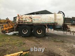 Camion-citerne De Boue Avec L’injecteur De Joskin