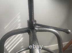 Tabourets de tracteur en fonte lourde Siège industriel ajustable vintage